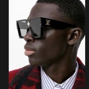 Cyclone trending sunglasses pre own